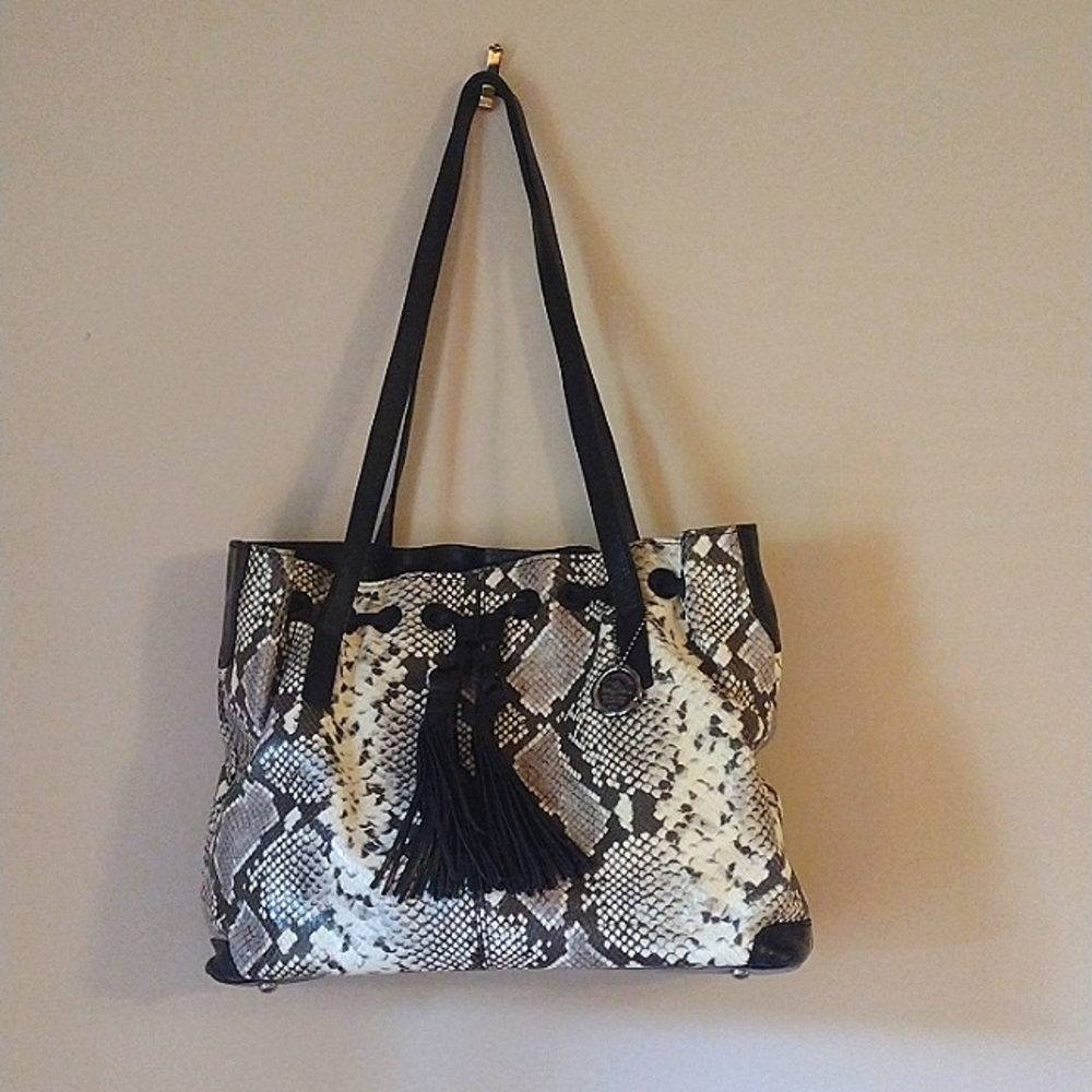 100% Leather Patricia Nash shoulder bag